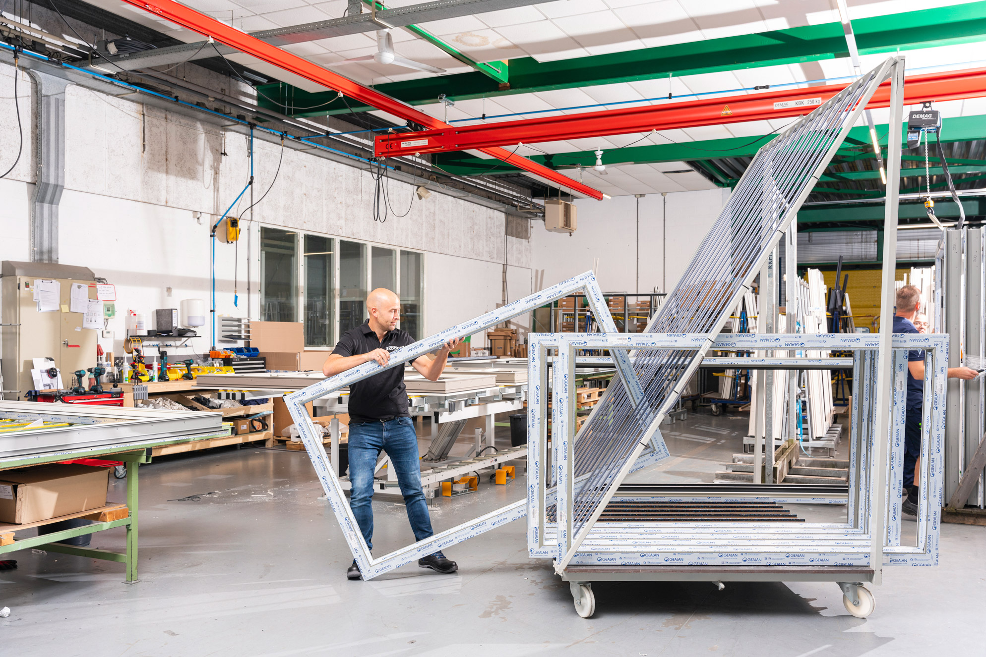 Kunststof Gealan kozijnen in fabriek met Chris