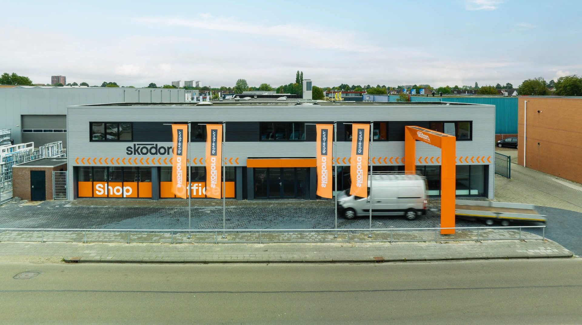 Bus rijdt door drive-thru 3