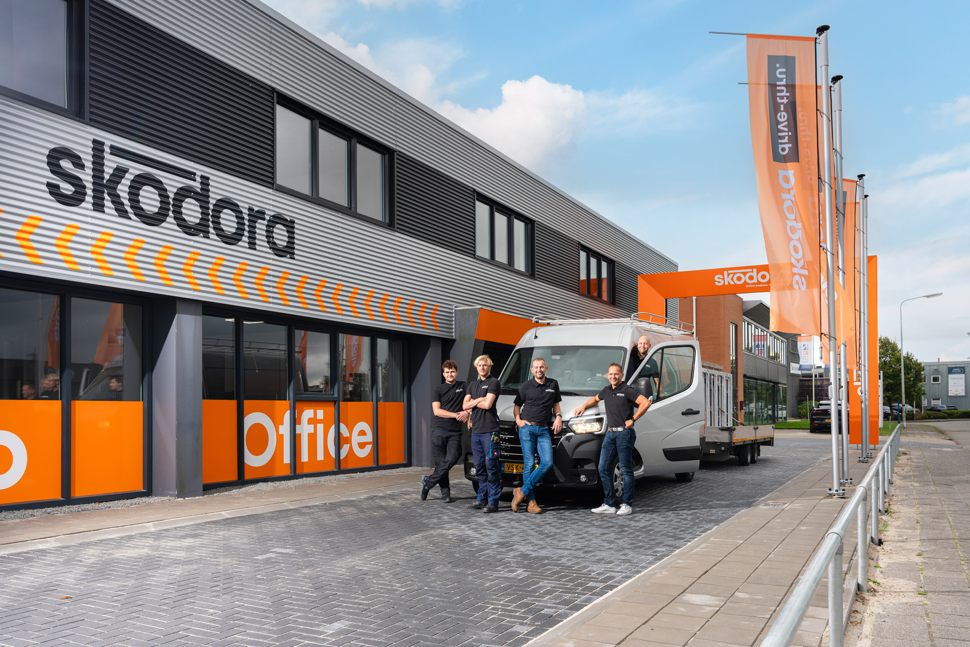Medewerkers van Skodora in drive-thru